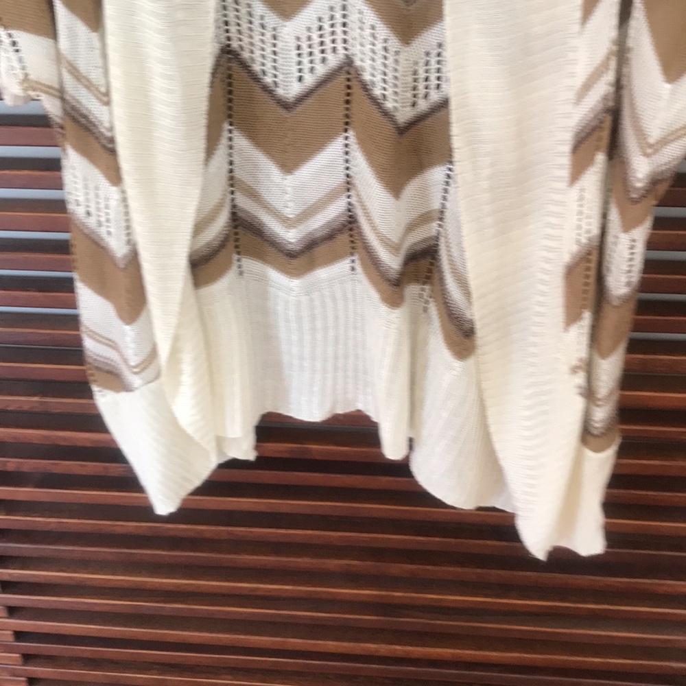Intriguing Threads cardigan - Picture 3 of 6